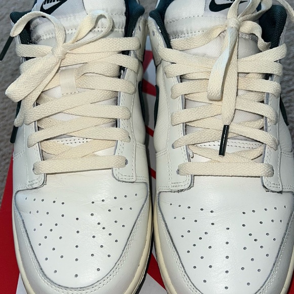 Dunk Low Sz 9.5! - Picture 4 of 8